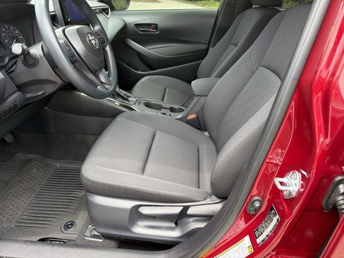 Used 2025 Toyota Corolla LE FWD image 9