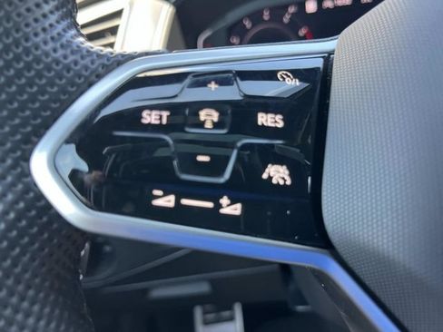 Used 2022 Volkswagen Tiguan SEL R-Line AWD/4WD image 38