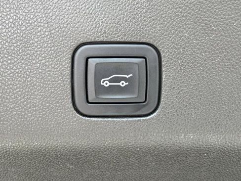 Used 2023 GMC Yukon XL Denali RWD image 15