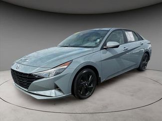 Used 2023 Hyundai Elantra SEL video 1