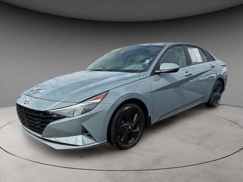 Used 2023 Hyundai Elantra SEL image 1