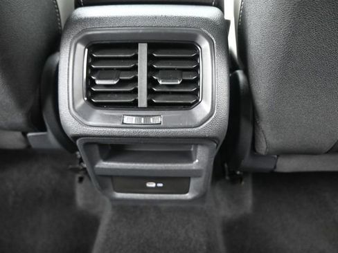 Used 2025 Volkswagen Taos SE AWD/4WD image 27