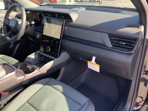 New 2026 GMC Terrain AT4 w/ Convenience Package III AWD/4WD image 60