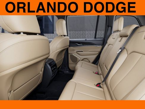 New 2025 Jeep Grand Cherokee Limited w/ Luxury Tech Group II AWD/4WD image 23