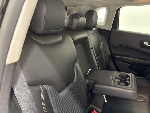 Used 2018 Jeep Compass Limited w/ Navigation Group image 10