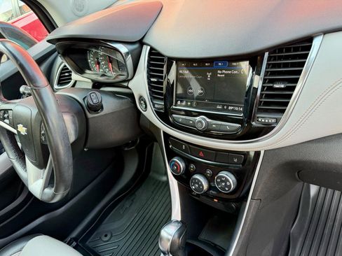 Used 2018 Chevrolet Trax Premier AWD/4WD image 29