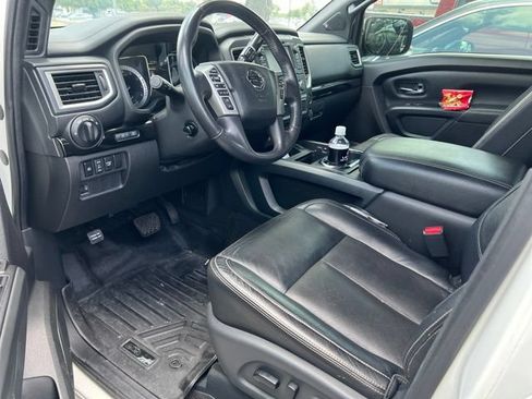 Used 2018 Nissan Titan SL w/ Midnight Edition RWD image 8