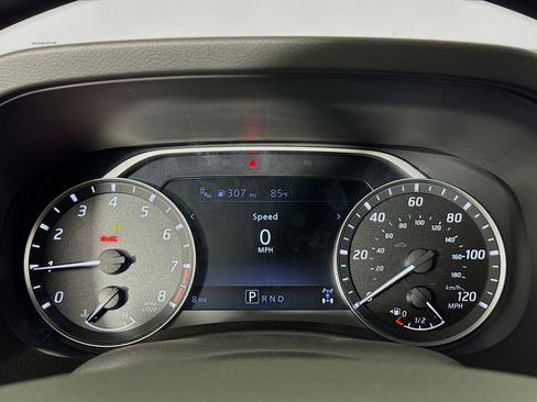 Used 2025 Nissan Frontier SV image 39