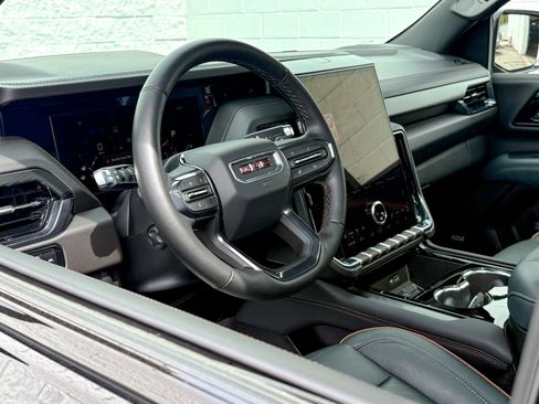 Certified 2025 GMC Yukon AT4 w/ AT4 Premium Package AWD/4WD image 15