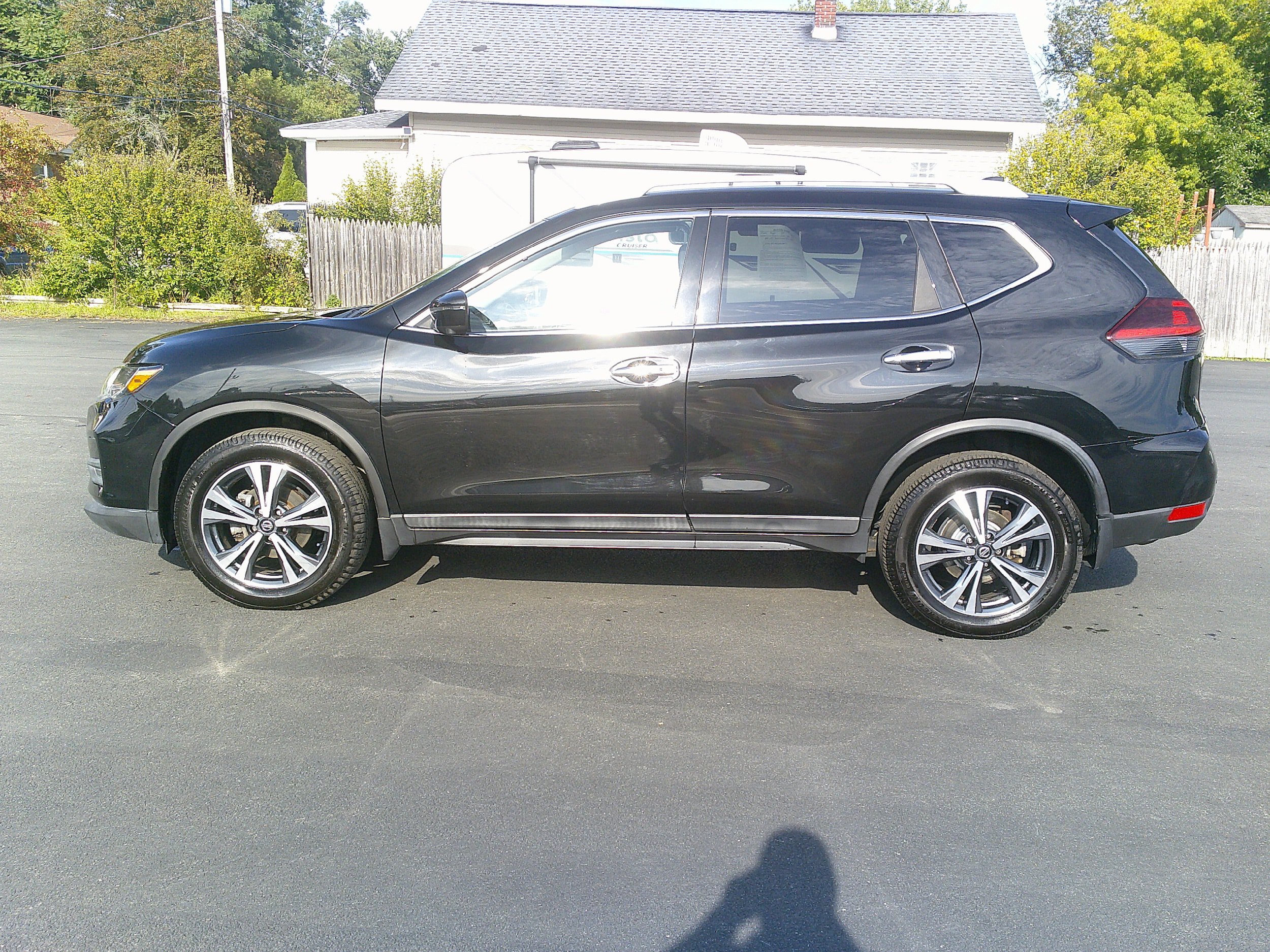 Used 2019 Nissan Rogue SV w/ Premium Package AWD/4WD image 12