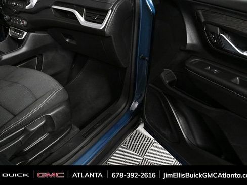 Used 2024 GMC Terrain SLE image 24