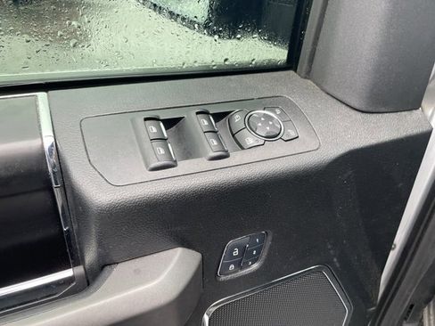 Used 2018 Ford F150 Platinum w/ Equipment Group 701A Luxury image 6