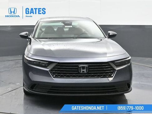 Certified 2025 Honda Accord SE image 5