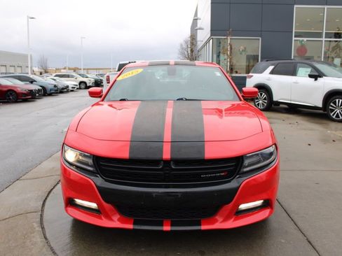 Used 2015 Dodge Charger SXT image 2