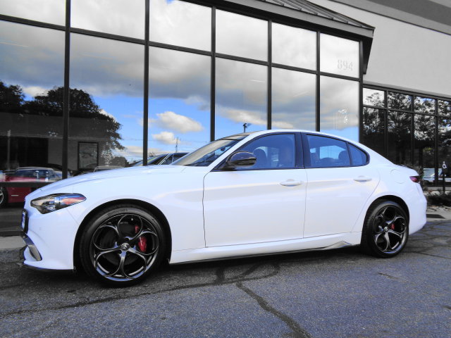 Used 2022 Alfa Romeo Giulia Ti AWD/4WD image 1