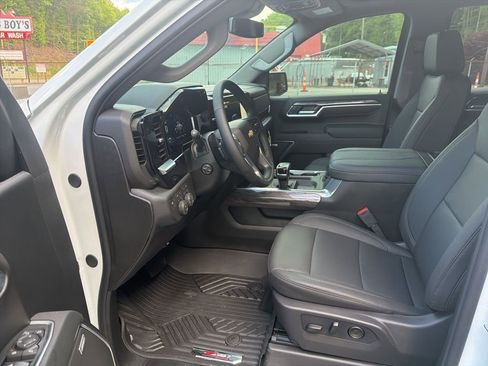New 2026 Chevrolet Silverado 1500 LTZ w/ LTZ Premium Package AWD/4WD image 8