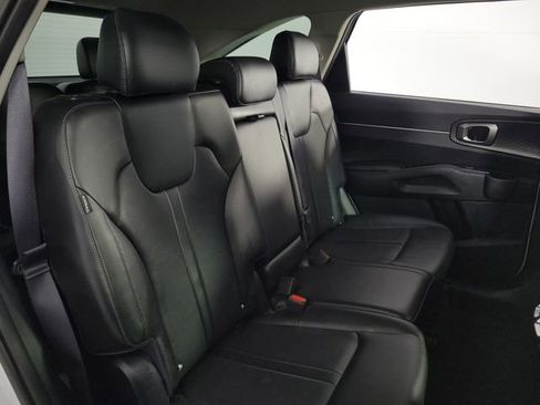 Used 2024 Kia Sorento S FWD image 17