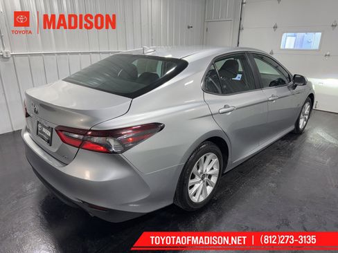 Used 2024 Toyota Camry LE image 3