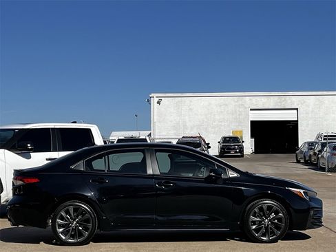 Used 2024 Toyota Corolla SE image 3