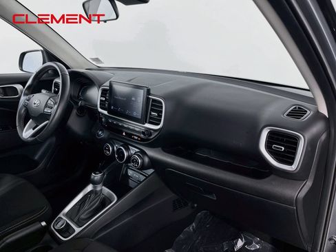 Used 2025 Hyundai Venue SEL FWD image 33