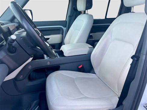 Used 2023 Land Rover Defender 130 SE image 22