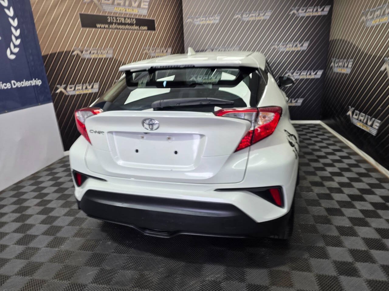 Used 2018 Toyota C-HR XLE FWD image 12