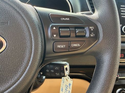 Used 2018 Kia Sedona LX FWD image 30