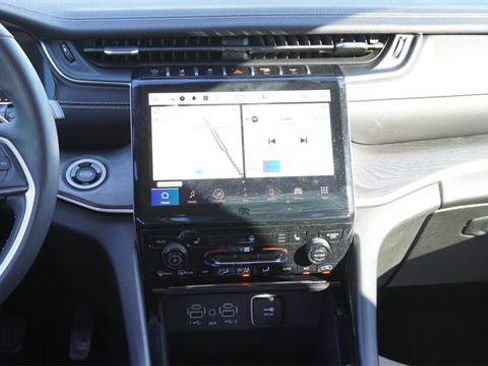 Certified 2023 Jeep Grand Cherokee Limited image 16