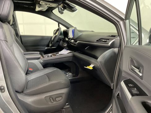 New 2026 Toyota Sienna Platinum image 20