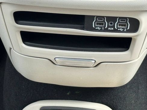 Used 2023 Chrysler Pacifica Touring-L FWD image 26