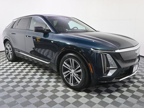 New 2026 Cadillac Lyriq Premium Luxury w/ LPO, Floor Liner Package AWD/4WD image 8
