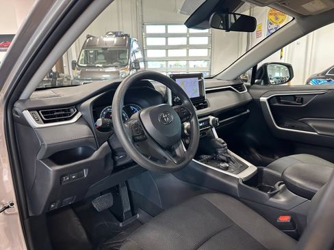 Used 2025 Toyota RAV4 LE AWD/4WD image 14