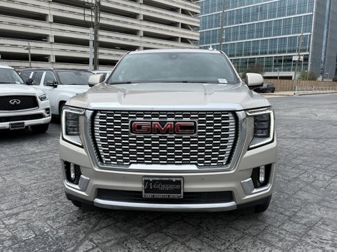 Used 2021 GMC Yukon XL Denali w/ Denali Premium Package image 2