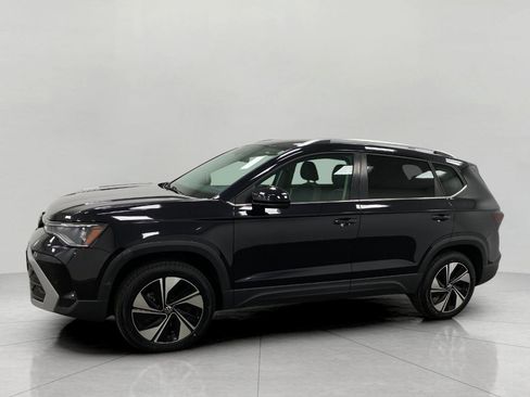 Used 2025 Volkswagen Taos SE AWD/4WD image 8