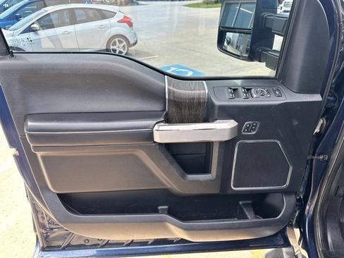 Used 2020 Ford F350 Lariat w/ Lariat Value Package AWD/4WD image 14