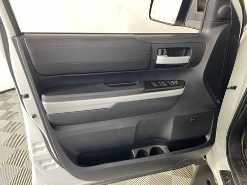 Used 2019 Toyota Tundra Limited w/ Limited Premium Package AWD/4WD image 11