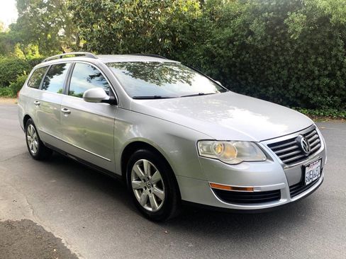 Used 2008 Volkswagen Passat 2.0T image 9