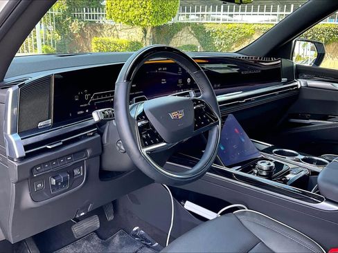 Used 2025 Cadillac Escalade Sport image 17