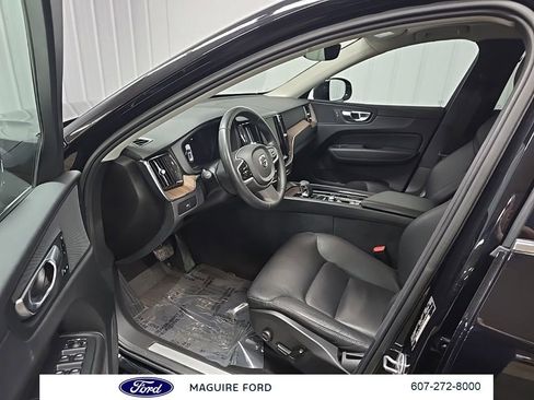 Used 2023 Volvo XC60 B5 Plus w/ Climate Package AWD/4WD image 32
