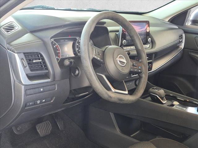 Used 2024 Nissan Rogue SV AWD/4WD image 2