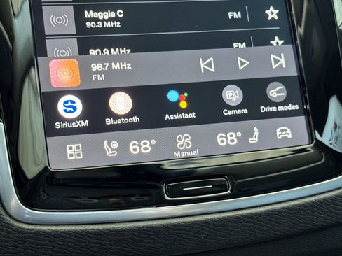 Used 2025 Volvo XC90 B6 Plus image 23