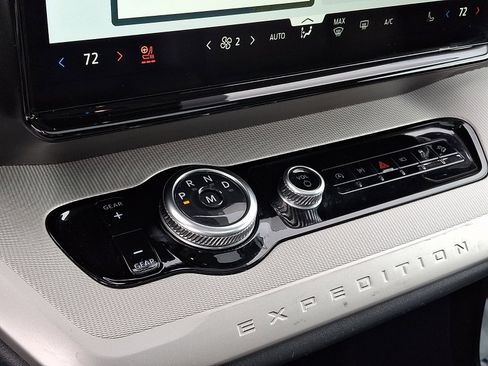 Used 2025 Ford Expedition Active image 19