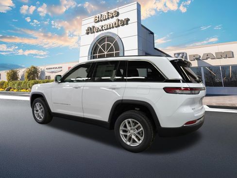 New 2026 Jeep Grand Cherokee Laredo X AWD/4WD image 9