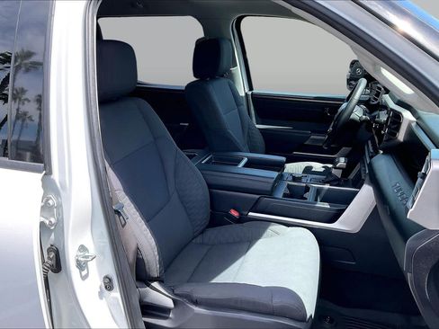 Used 2022 Toyota Tundra SR5 w/ SR5 Convenience Package AWD/4WD image 8