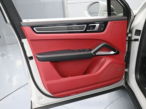 Certified 2022 Porsche Cayenne Turbo image 15