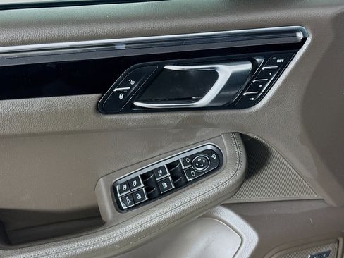 Used 2020 Porsche Macan image 23