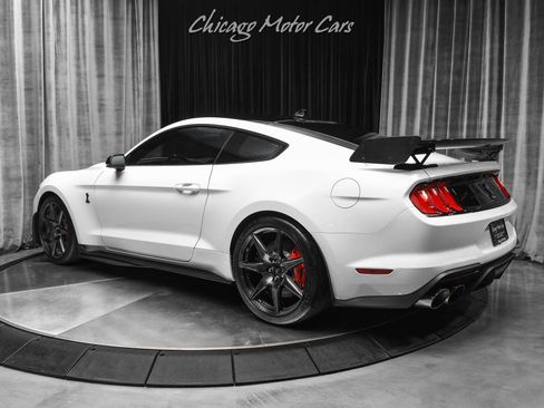 Used 2022 Ford Mustang Shelby GT500 w/ Carbon Fiber Track Pack RWD image 3