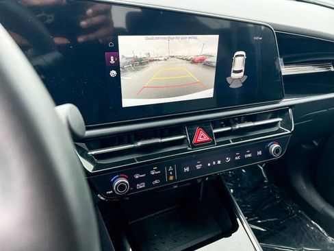 Certified 2024 Kia Niro EX image 21