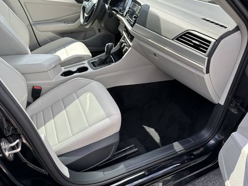 Used 2021 Volkswagen Jetta SE w/ SE Cold Weather Package FWD image 18