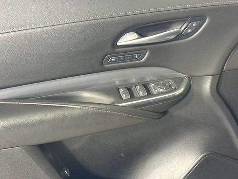 Used 2025 Cadillac XT4 Premium Luxury FWD image 16